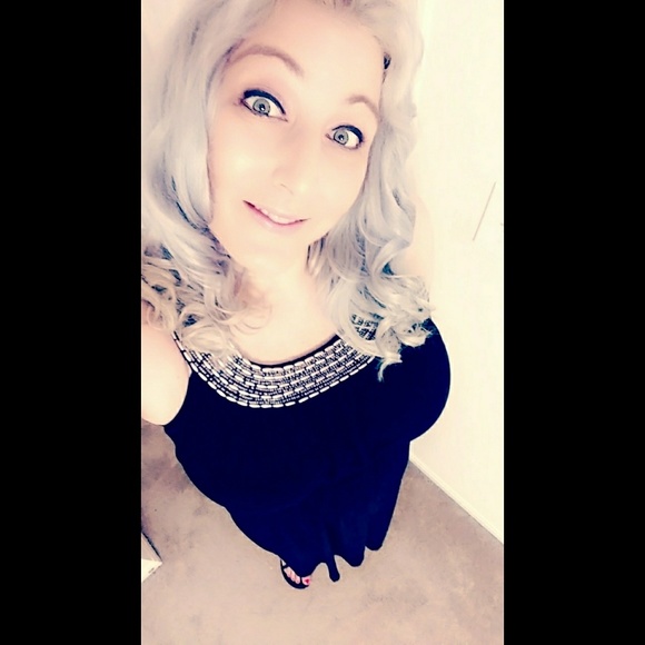 Meet your Posher, Shannon Lee - Picture 2 of 6